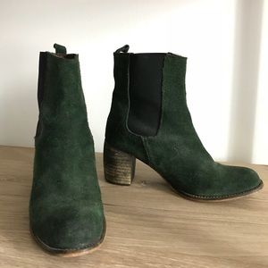 Vintage green suede booties